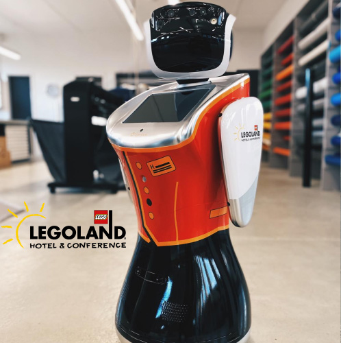 Sanbot Robot fra Dansk Robot leveret til Lego Hotel & Conference