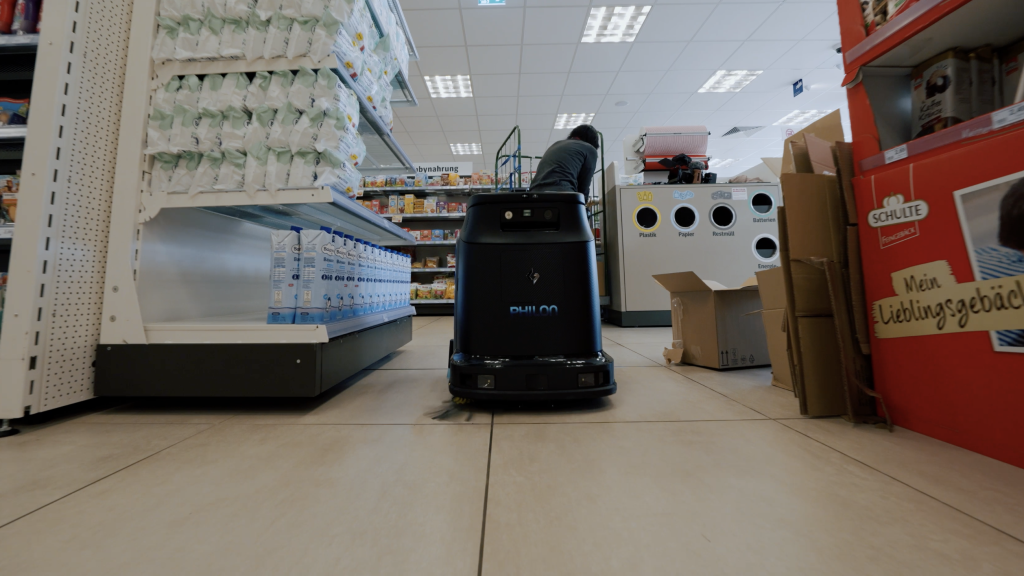 Phantas robotten implementeres i 200 Rossmann Butikker - indlæg Dansk Robot